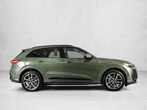 Green Metallic 2026 Audi Q5 PRESTIGE