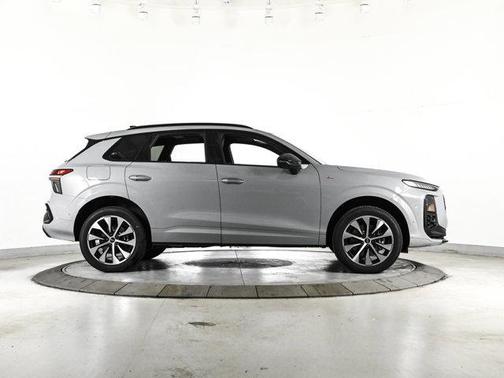 Arrow Gray Pearl 2026 Audi Q3 S line