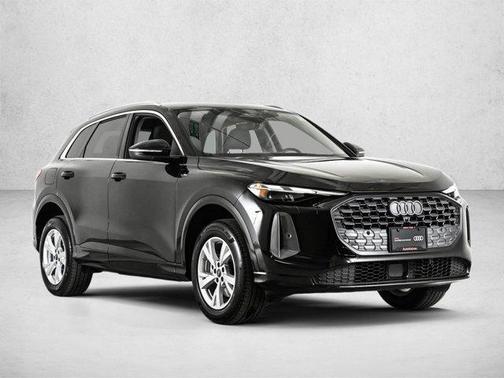 Mythos Black Metallic 2025 Audi Q5 2.0T quattro Premium