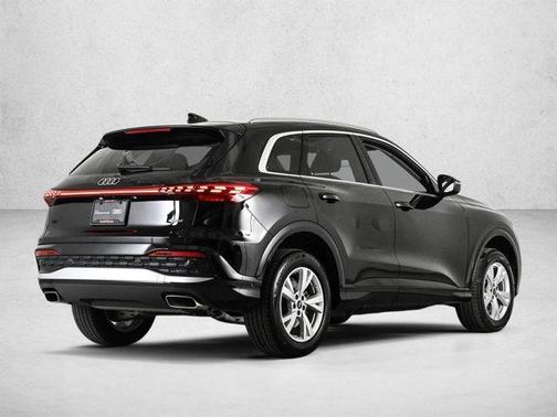 Mythos Black Metallic 2025 Audi Q5 2.0T quattro Premium