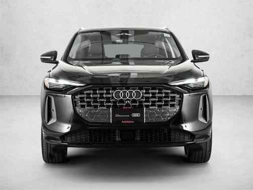 Mythos Black Metallic 2025 Audi Q5 2.0T quattro Premium