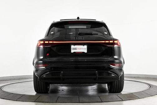 2025 Audi SQ6 e-tron Premium