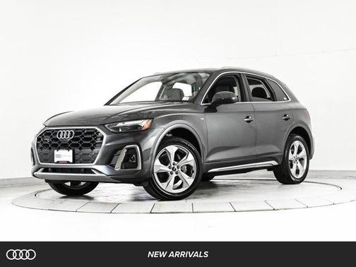 Daytona Gray Pearl Effect 2023 Audi Q5 45 S line Premium Plus