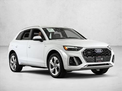 Glacier White Metallic 2023 Audi Q5 45 S line Premium Plus