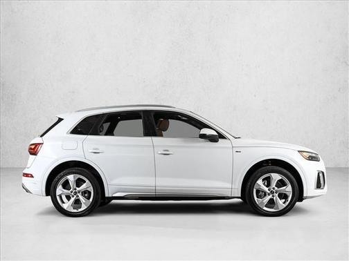 Glacier White Metallic 2023 Audi Q5 45 S line Premium Plus