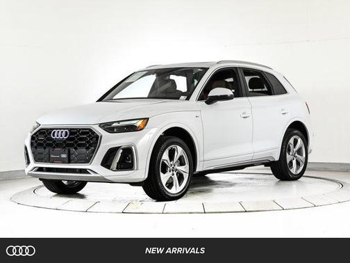 Glacier White Metallic 2023 Audi Q5 45 S line Premium Plus