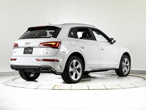 Glacier White Metallic 2023 Audi Q5 45 S line Premium Plus