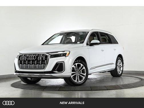 2025 Audi Q7 55 Premium Plus