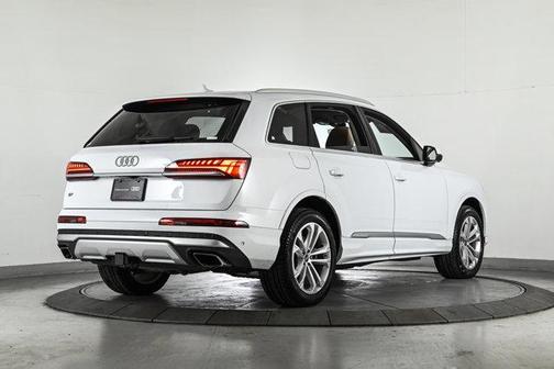 2025 Audi Q7 55 Premium Plus