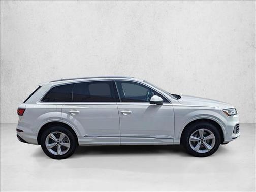2022 Audi Q7 55 Premium