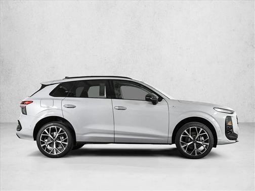 Arrow Gray Pearl 2026 Audi Q3 S line