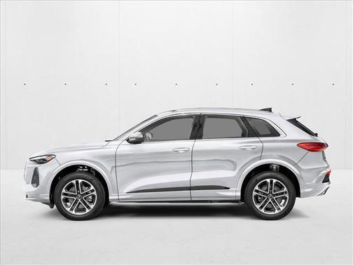 Glacier White Metallic 2026 Audi Q5 PLUS