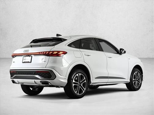Glacier White Metallic 2026 Audi Q5 Sportback PLUS