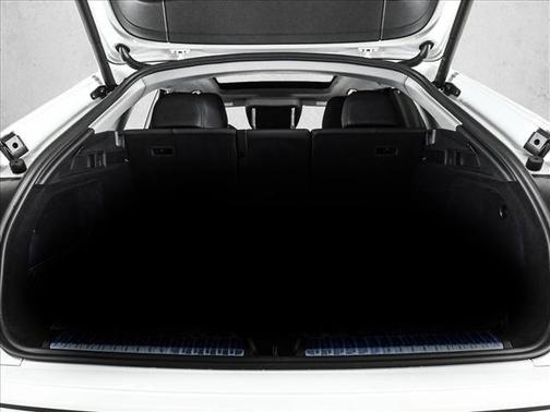 Glacier White Metallic 2026 Audi Q5 Sportback PLUS