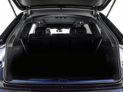 Blue Metallic 2026 Audi Q7 PLUS