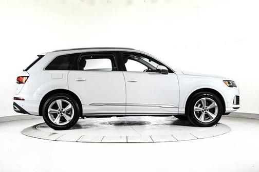 2023 Audi Q7 45 Premium