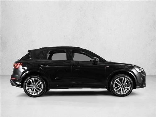 Mythos Black Metallic 2024 Audi Q3 45 S line Premium