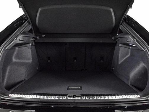 Mythos Black Metallic 2024 Audi Q3 45 S line Premium