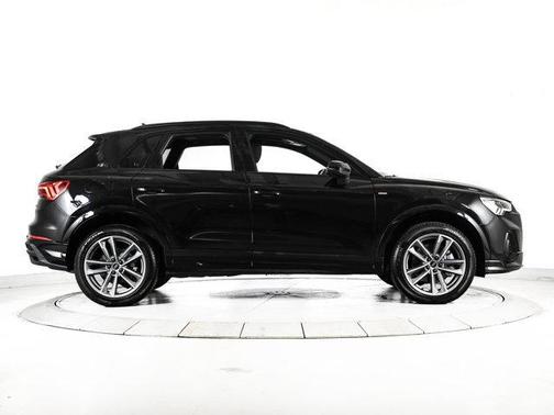 Mythos Black Metallic 2024 Audi Q3 45 S line Premium