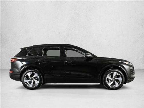 Mythos Black Metallic 2025 Audi Q6 e-tron Premium