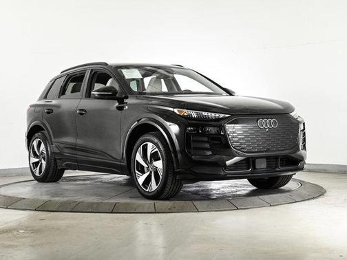 Mythos Black Metallic 2025 Audi Q6 e-tron Premium