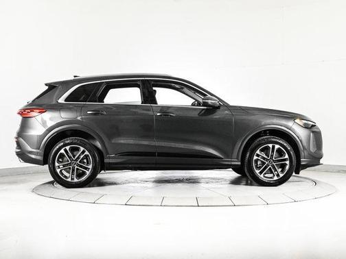 Tambora Gray Metallic 2025 Audi Q5 2.0T quattro Premium