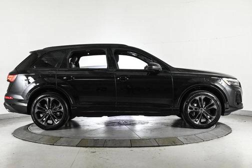 2025 Audi Q7 55 Premium Plus