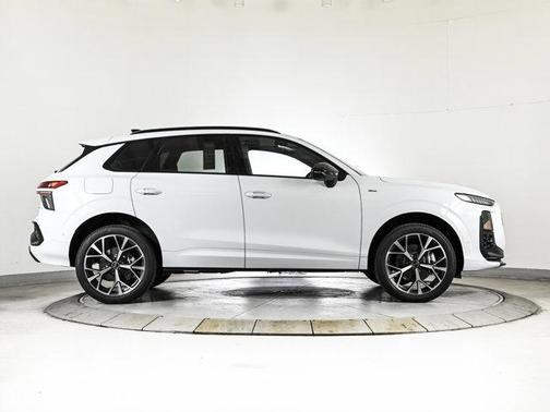 Glacier White Metallic 2026 Audi Q3 S line