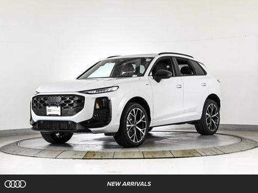 Glacier White Metallic 2026 Audi Q3 S line