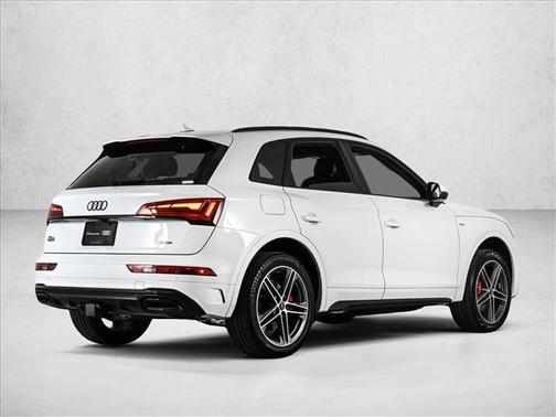 Glacier White Metallic 2025 Audi Q5 55 S line quattro Premium