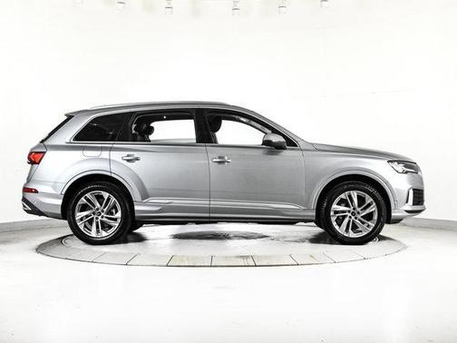 Satellite Silver Metallic 2023 Audi Q7 45 Premium Plus
