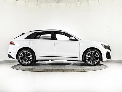 2025 Audi Q8 Premium Plus