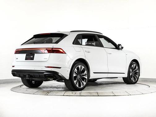 2025 Audi Q8 Premium Plus