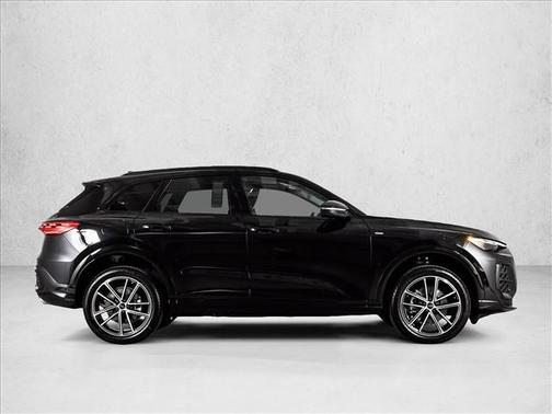 Mythos Black Metallic 2026 Audi Q5 PLUS