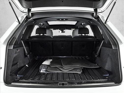 Glacier White Metallic 2026 Audi Q7 PRESTIGE