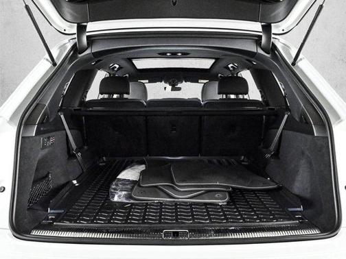 Glacier White Metallic 2026 Audi Q7 PRESTIGE