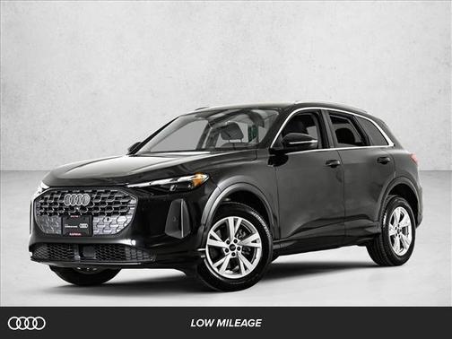 Mythos Black Metallic 2025 Audi Q5 2.0T quattro Premium