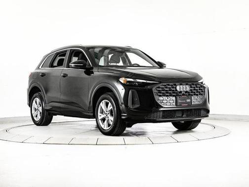 Mythos Black Metallic 2025 Audi Q5 2.0T quattro Premium