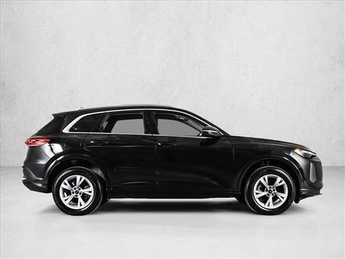 Mythos Black Metallic 2025 Audi Q5 2.0T quattro Premium