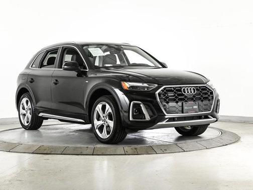 Mythos Black Metallic 2023 Audi Q5 45 S line Premium Plus
