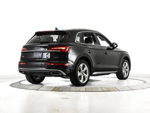 Mythos Black Metallic 2023 Audi Q5 45 S line Premium Plus