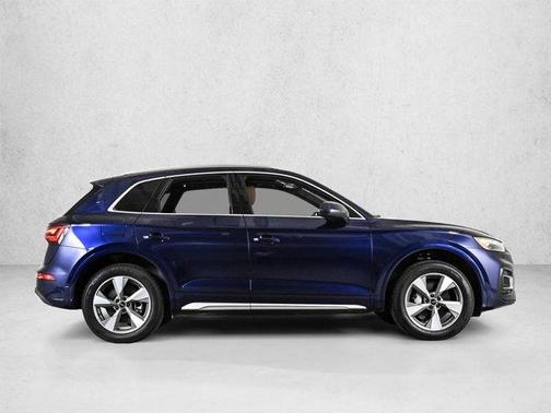 Navarra Blue Metallic 2024 Audi Q5 40 Premium
