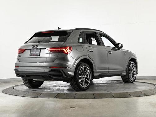 Chronos Gray Metallic 2025 Audi Q3 45 S line Premium