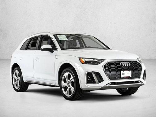Glacier White Metallic 2023 Audi Q5 45 S line Premium Plus