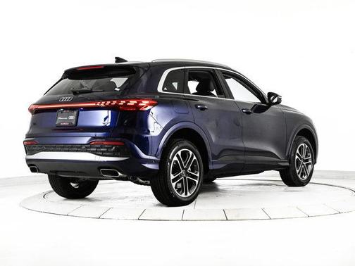Navarra Blue Metallic 2025 Audi Q5 2.0T quattro Premium