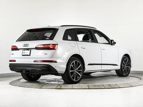 2023 Audi Q7 55 Premium Plus