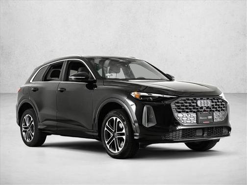 Mythos Black Metallic 2025 Audi Q5 2.0T quattro Premium