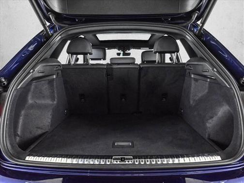Navarra Blue Metallic 2024 Audi Q3 45 S line Premium