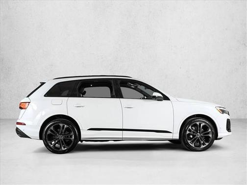 2025 Audi Q7 55 Premium Plus