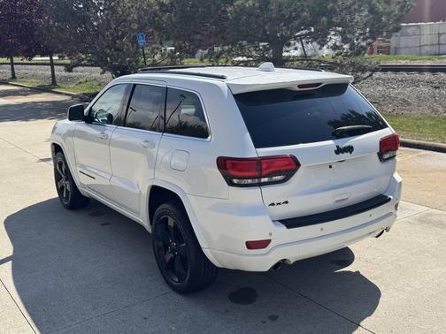 Off White 2015 Jeep Grand Cherokee Altitude